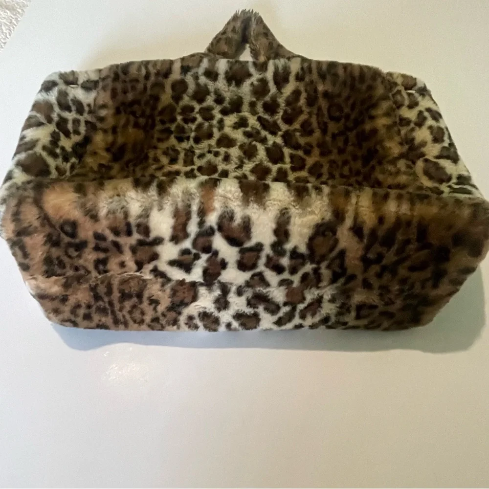 Cabi Chase Tote - Picture 4 of 8